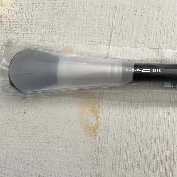 MAC powder/blush brush, 129S. New! - Picture 4 of 4